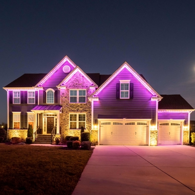 Permanent residential roofline lighting Photo